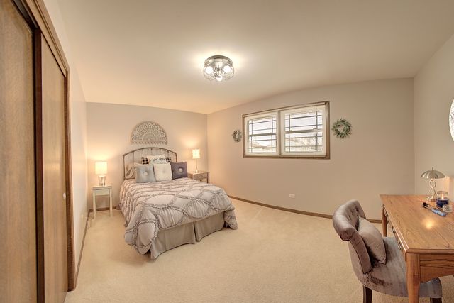 6346 W 90th Street, Oak Lawn, IL 60453