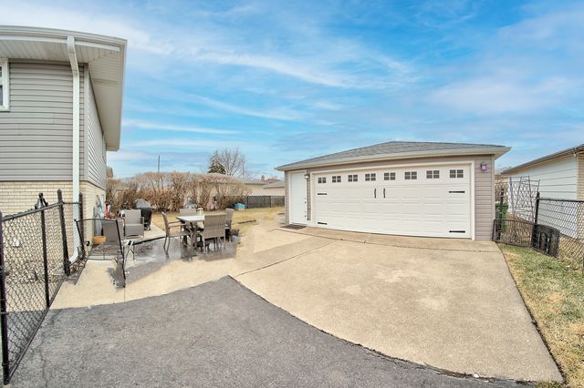 6346 W 90th Street, Oak Lawn, IL 60453