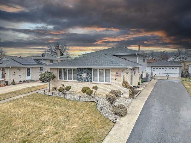 6346 W 90th Street, Oak Lawn, IL 60453