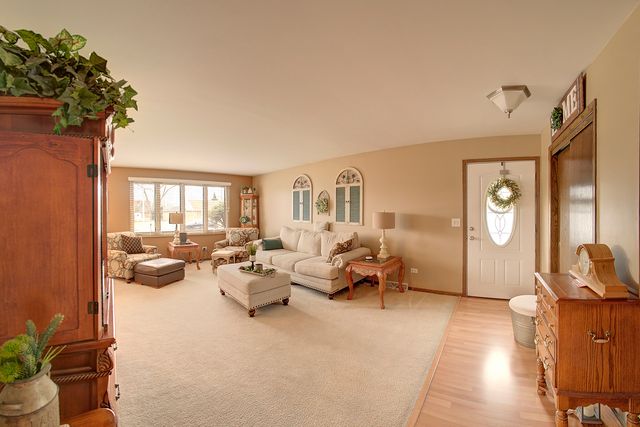 6346 W 90th Street, Oak Lawn, IL 60453