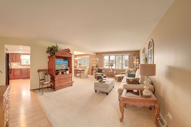 6346 W 90th Street, Oak Lawn, IL 60453