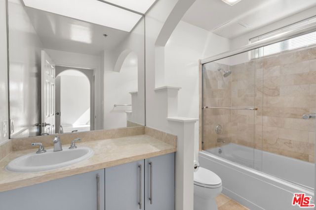 620 S Gramercy Place 301, Los Angeles, CA 90005