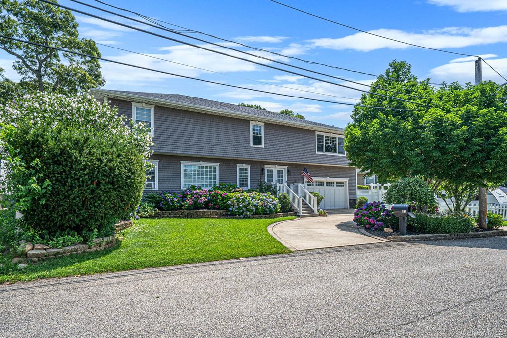 11 Elm Street, Ronkonkoma, NY 11779 — photo 3