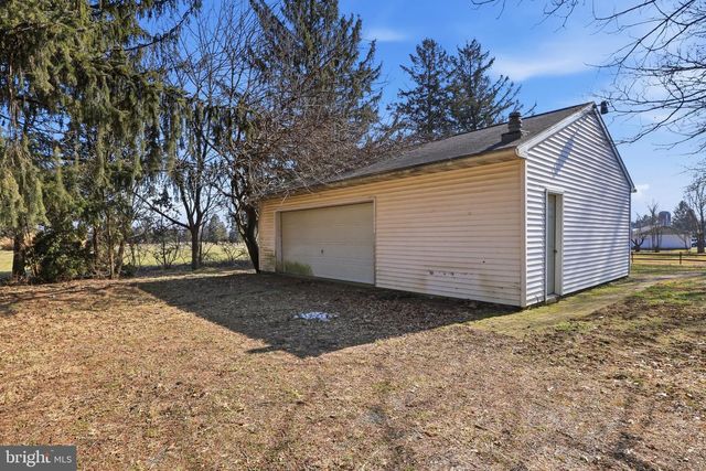 1545 LITITZ RD, Manheim, PA 17545