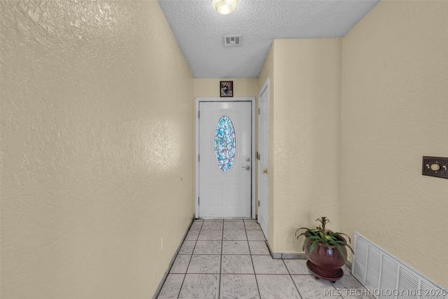 1555 S 137th East Avenue, Tulsa, OK 74108