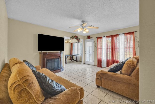 1555 S 137th East Avenue, Tulsa, OK 74108