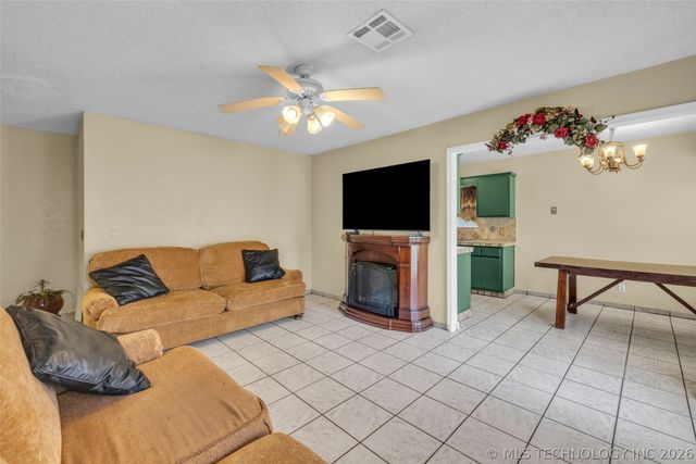 1555 S 137th East Avenue, Tulsa, OK 74108