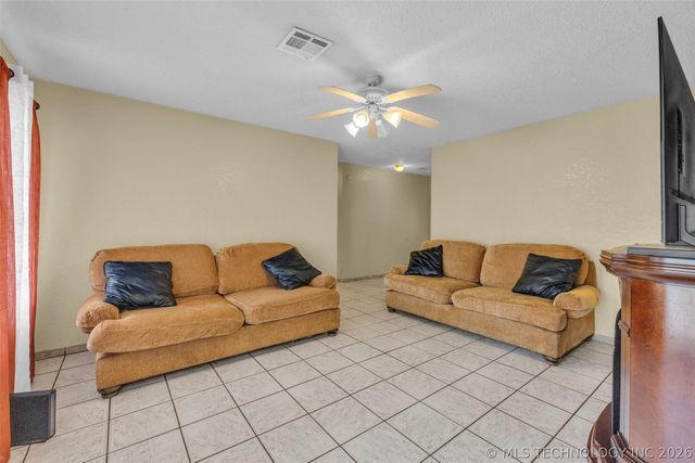 1555 S 137th East Avenue, Tulsa, OK 74108