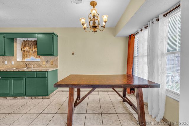 1555 S 137th East Avenue, Tulsa, OK 74108