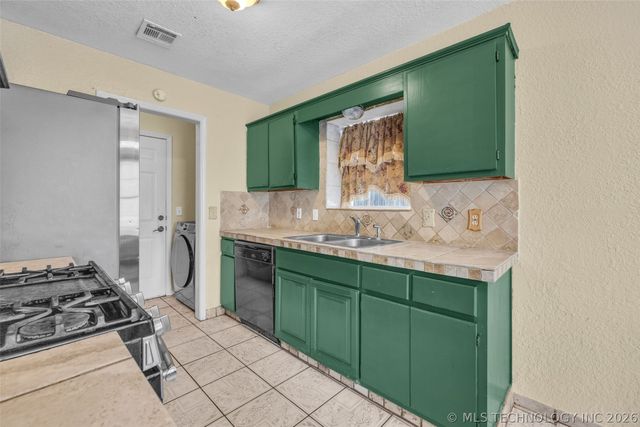 1555 S 137th East Avenue, Tulsa, OK 74108