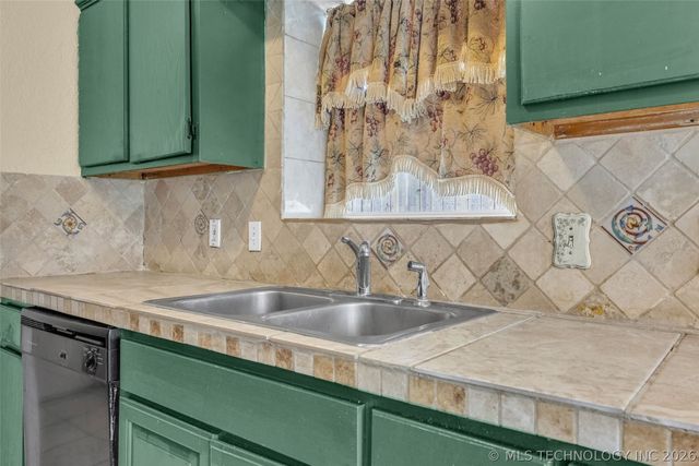 1555 S 137th East Avenue, Tulsa, OK 74108