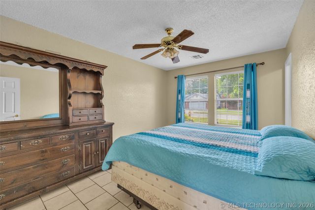 1555 S 137th East Avenue, Tulsa, OK 74108