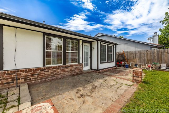 1555 S 137th East Avenue, Tulsa, OK 74108