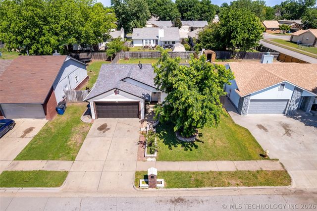 1555 S 137th East Avenue, Tulsa, OK 74108