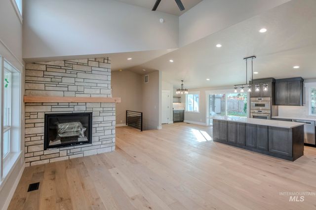 5231 N Sorrento Dr, Boise, ID 83704