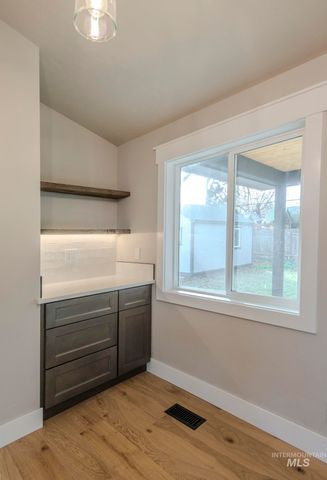 5231 N Sorrento Dr, Boise, ID 83704