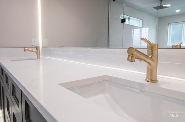 5231 N Sorrento Dr, Boise, ID 83704