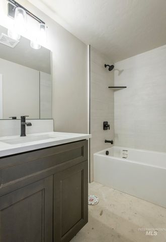 5231 N Sorrento Dr, Boise, ID 83704