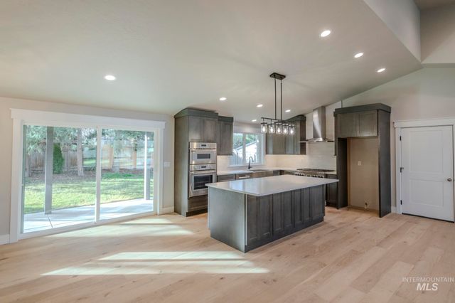 5231 N Sorrento Dr, Boise, ID 83704