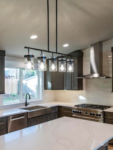 5231 N Sorrento Dr, Boise, ID 83704