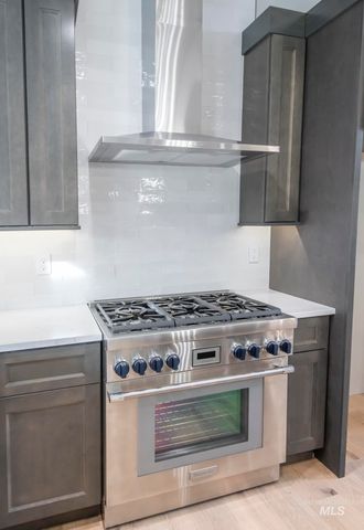 5231 N Sorrento Dr, Boise, ID 83704