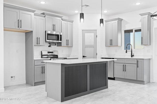 1866 Circulo Bulgaro, Rio Rico, AZ 85648