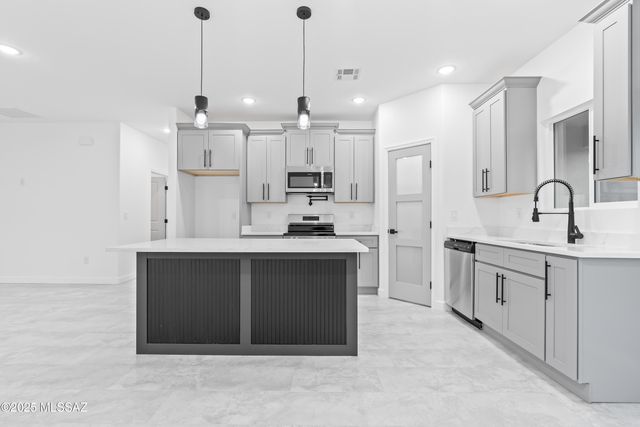 1866 Circulo Bulgaro, Rio Rico, AZ 85648