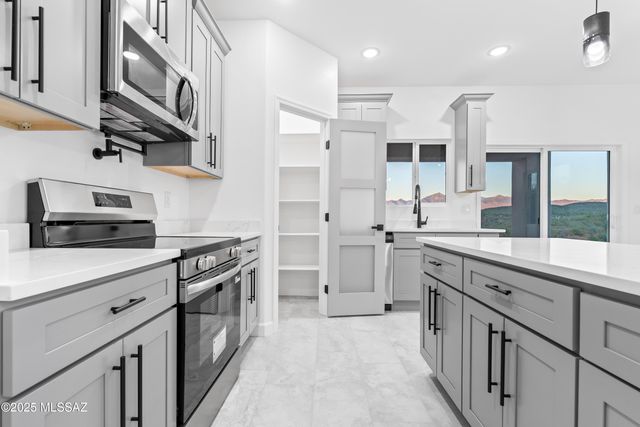 1866 Circulo Bulgaro, Rio Rico, AZ 85648