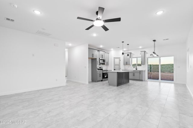 1866 Circulo Bulgaro, Rio Rico, AZ 85648