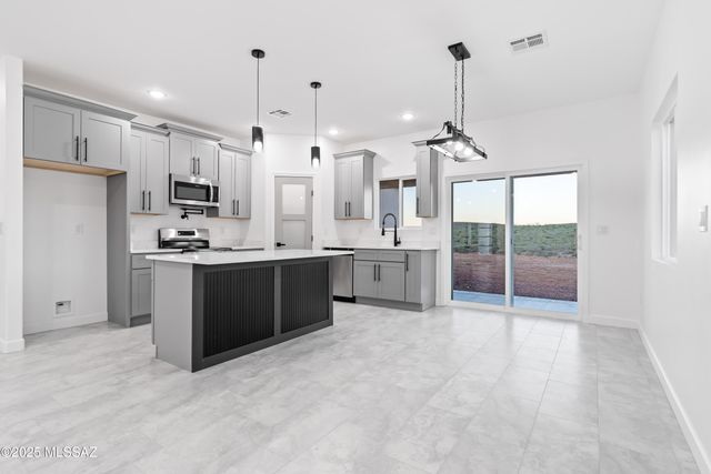 1866 Circulo Bulgaro, Rio Rico, AZ 85648