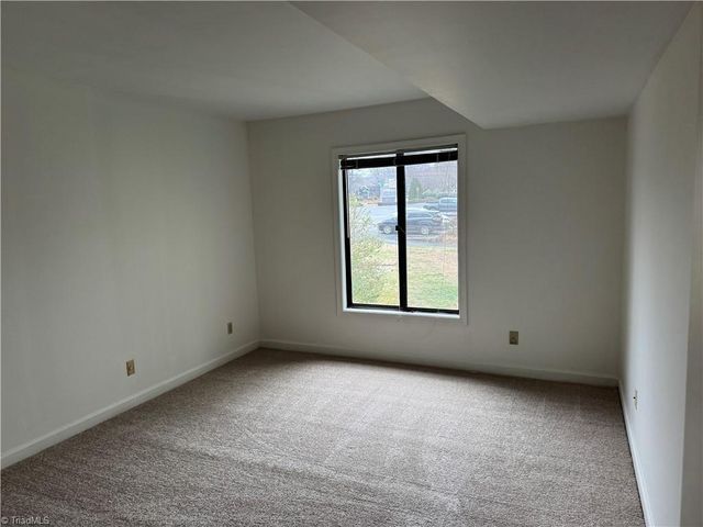 1524 Benjamin Parkway D, Greensboro, NC 27408