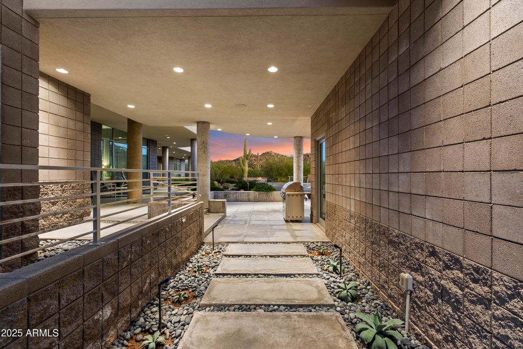 Image 29 of property listing at 28020 N 95TH Street, Scottsdale, AZ 85262