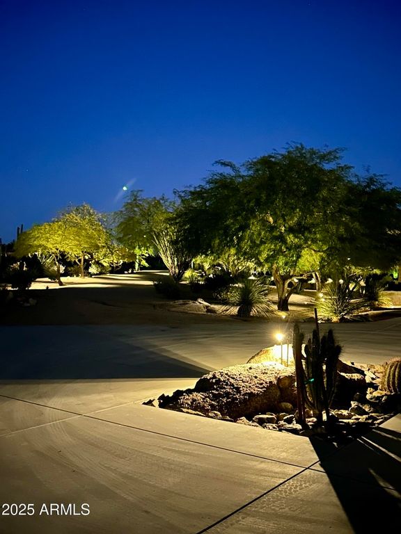 Image 38 of property listing at 28020 N 95TH Street, Scottsdale, AZ 85262