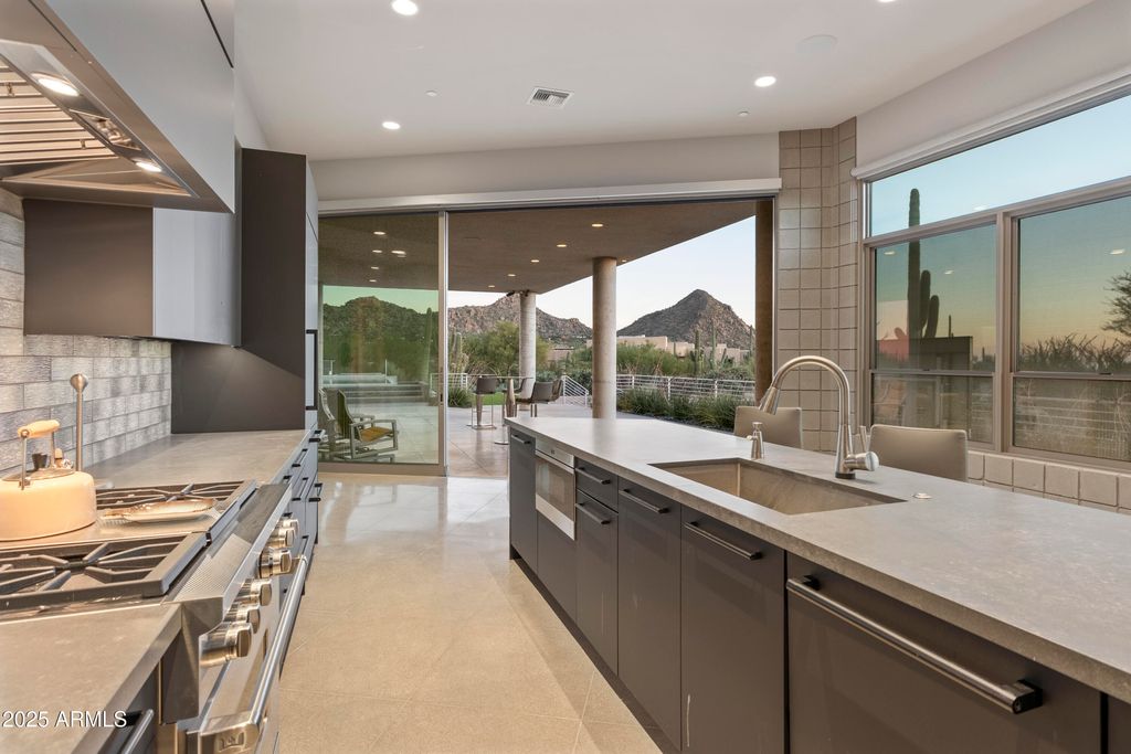 Image 45 of property listing at 28020 N 95TH Street, Scottsdale, AZ 85262