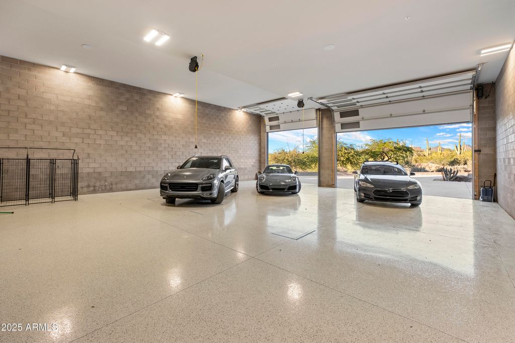 Image 6 of property listing at 28020 N 95TH Street, Scottsdale, AZ 85262