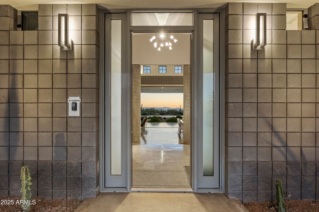 Image 7 of property listing at 28020 N 95TH Street, Scottsdale, AZ 85262