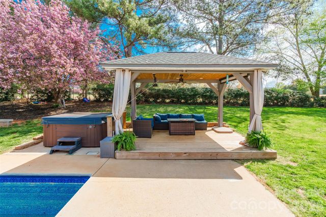 217 Spring Run Drive, Mooresville, NC 28117