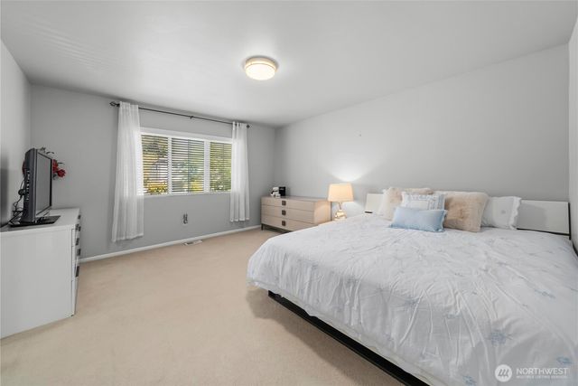 16901 Woodside Drive SE, Renton, WA 98058