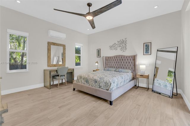 760 NE 115th St, Biscayne Park, FL 33161