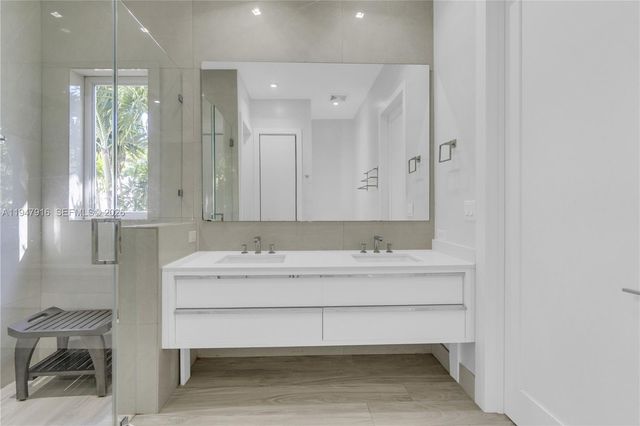 760 NE 115th St, Biscayne Park, FL 33161