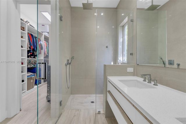 760 NE 115th St, Biscayne Park, FL 33161