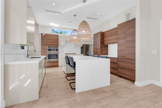 760 NE 115th St, Biscayne Park, FL 33161