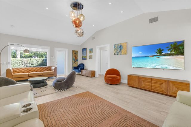 760 NE 115th St, Biscayne Park, FL 33161