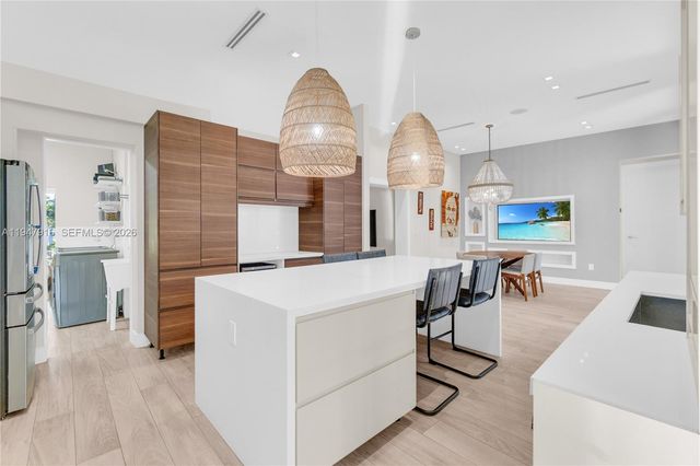 760 NE 115th St, Biscayne Park, FL 33161