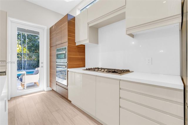 760 NE 115th St, Biscayne Park, FL 33161