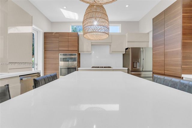 760 NE 115th St, Biscayne Park, FL 33161