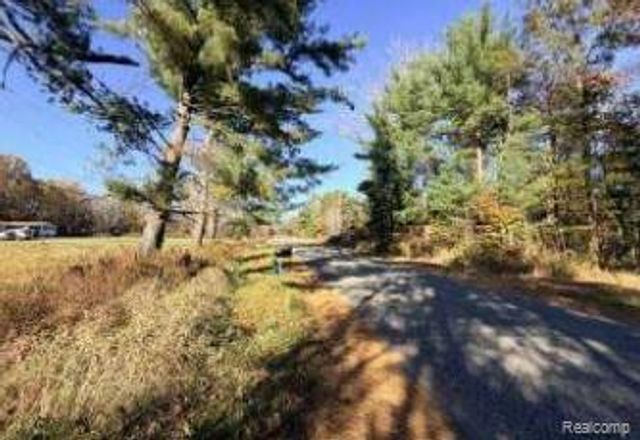 13620 East Road, Montrose, MI 48457