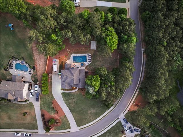 4018 Silverstone Drive, Braselton, GA 30517