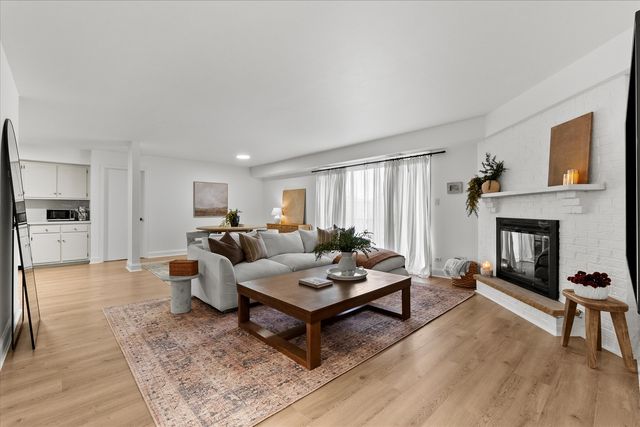 9051 S Roberts Road 310, Hickory Hills, IL 60457