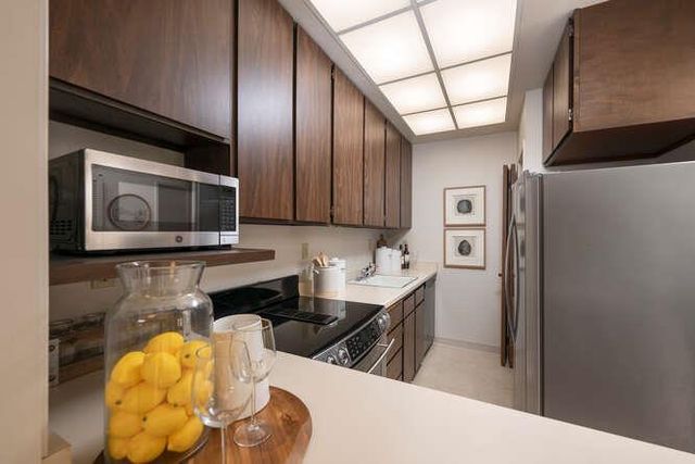 1515 Floribunda Avenue 309, Burlingame, CA 94010